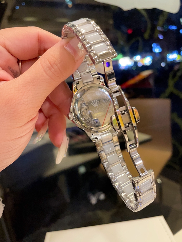 ブランド時計背面デザイン